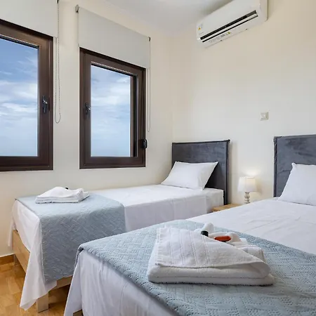 Mari Chania, With Private Ecologic Pool And Amazing View! וילה